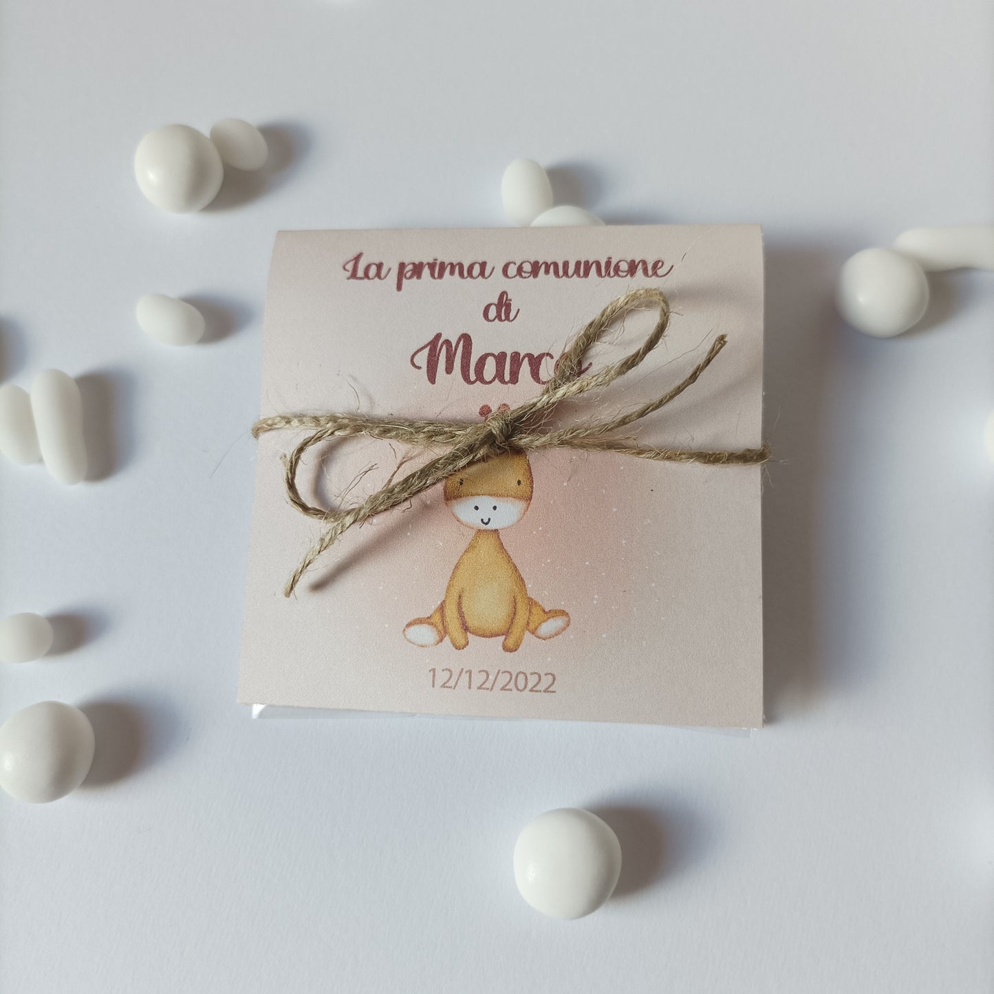 Bustina con etichetta e confetti