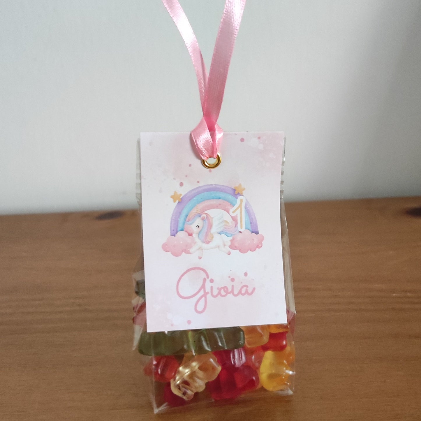 Bustina con etichetta e caramelle