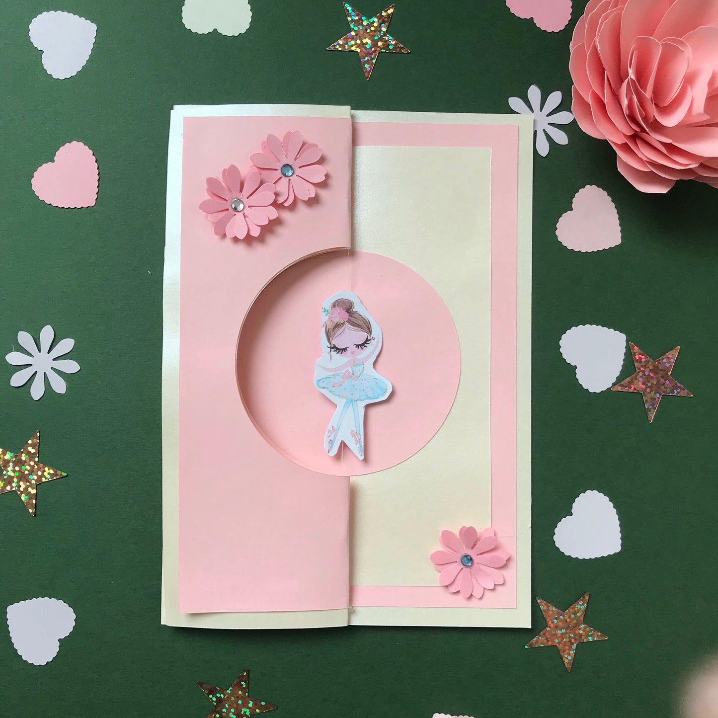 Biglietto di auguri con figura rotante