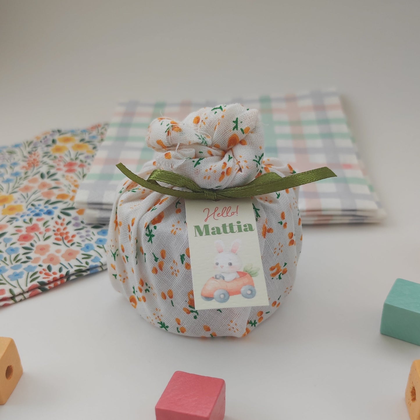 Scatola tonda con stoffa personalizzata con confetti