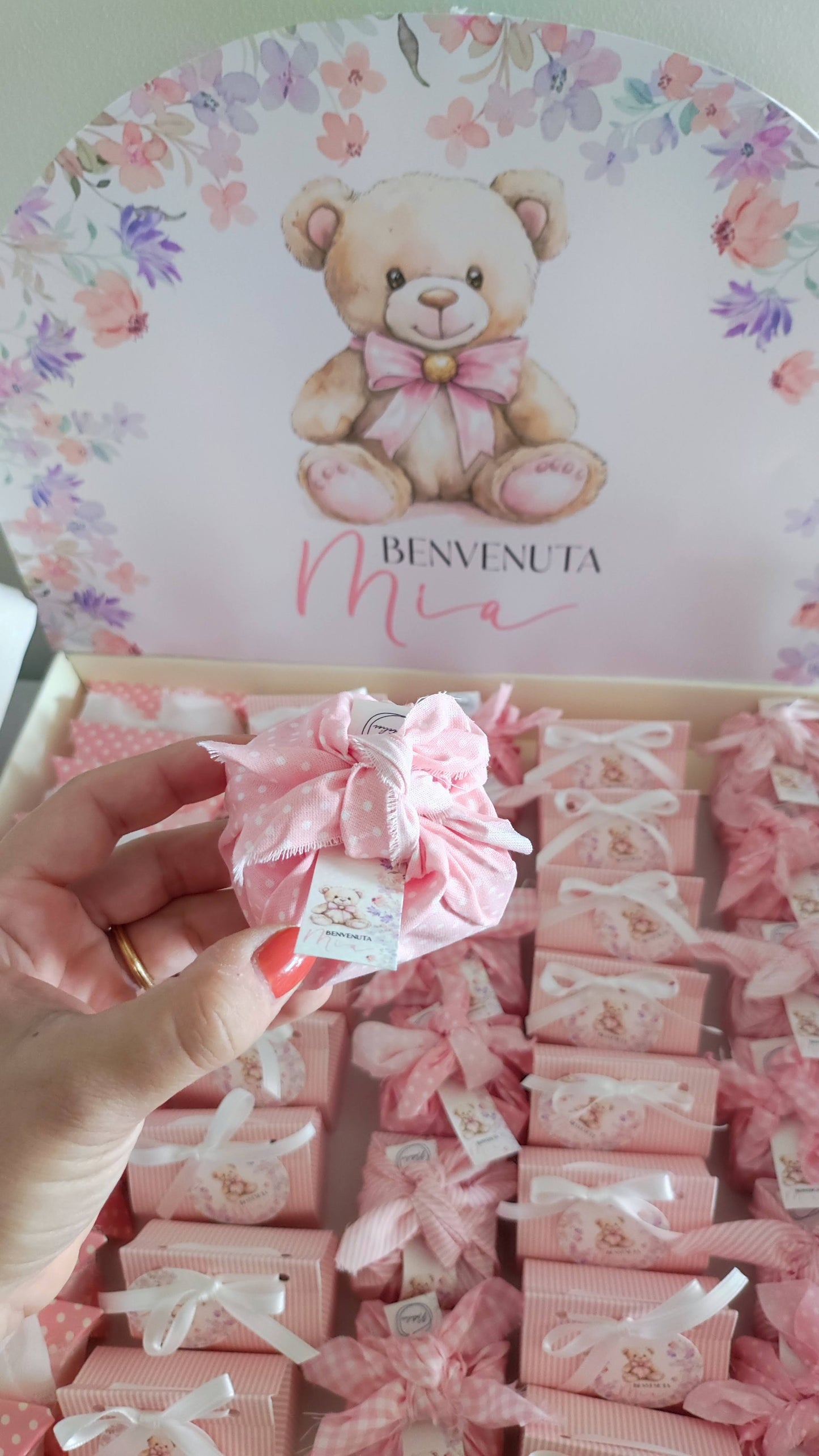 Scatola quadrata con stoffa personalizzata con confetti