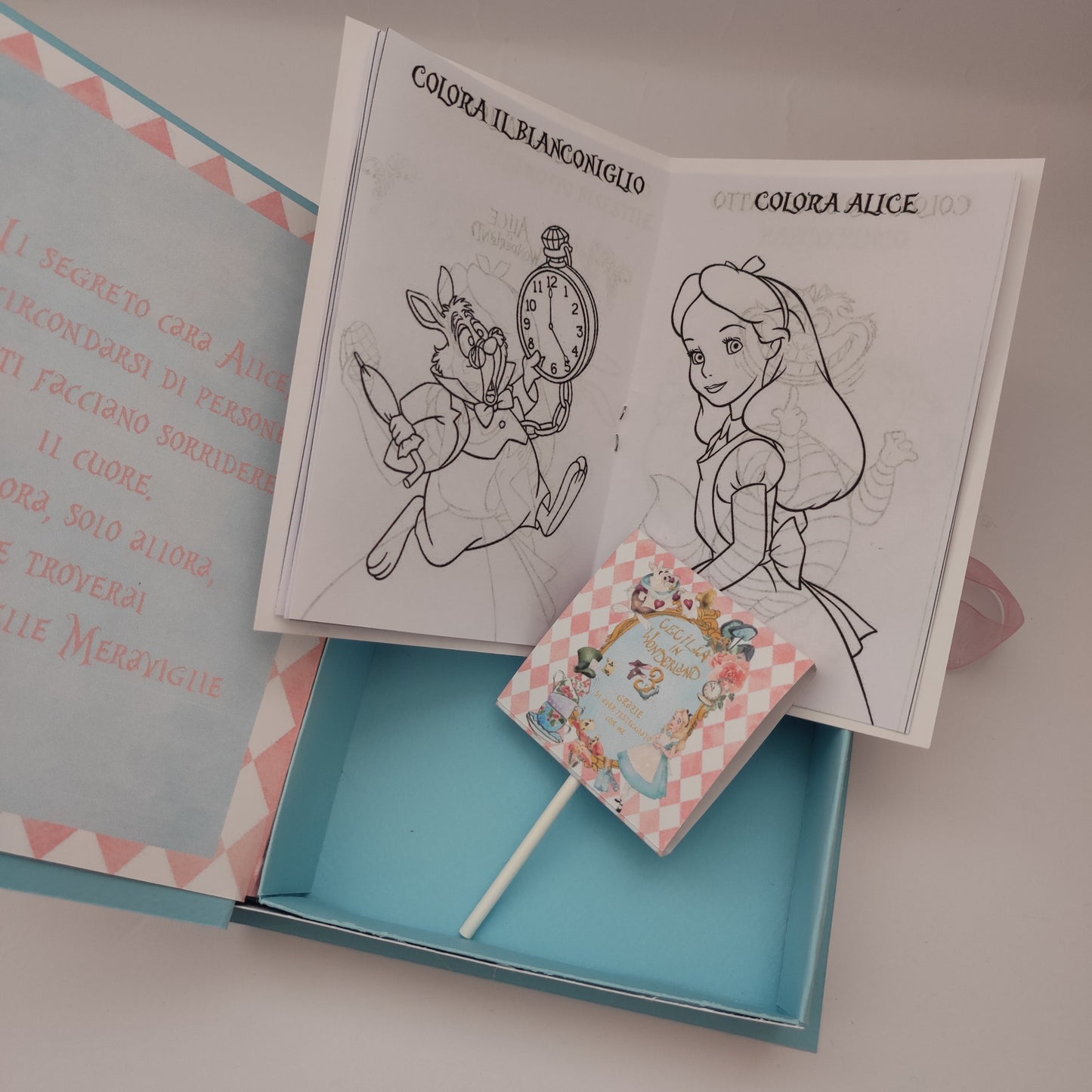 Scatola a forma di libro Tema Alice nel paese delle meraviglie, regalo per festa